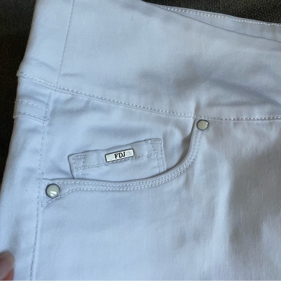 ⭐️FDJ | NWOT cropped white pants - Picture 3 of 10